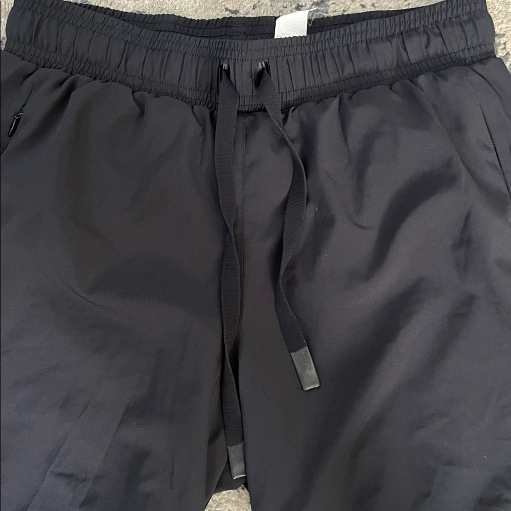 ALO Yoga Men's Black unity shorts - Picture 10 of 15